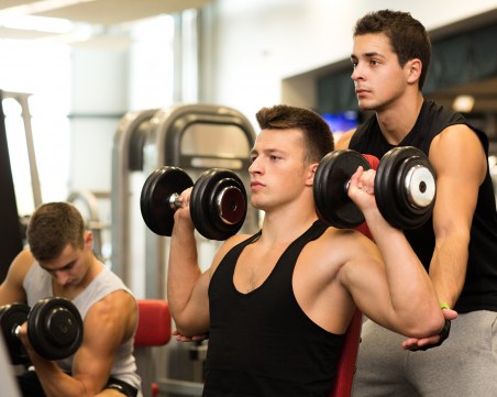 Близо 90% от българските мъже до 24-годишна възраст живеят с мама и татко