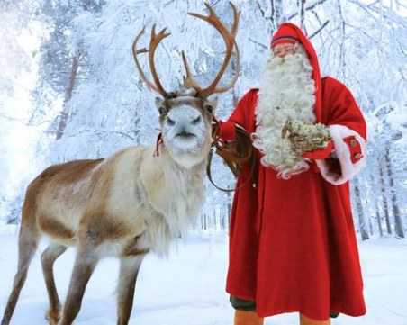 Дядо Коледа и елените започнаха световната си обиколка ВИДЕО