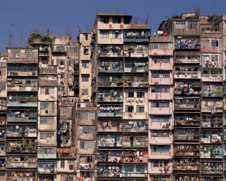 Историята на най-гъсто населения град в историята СНИМКИ