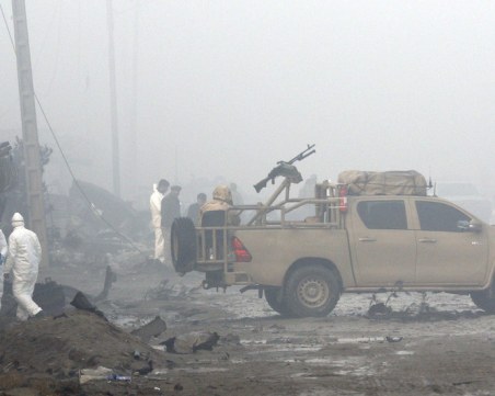 Кола бомба и престрелка избухнаха до министерска сграда в Кабул