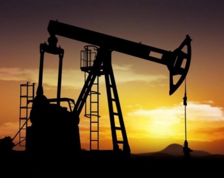 Петролът удари дъното за 2018 - падна под 45 долара за барел