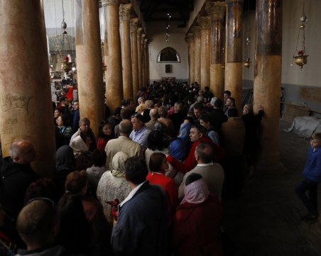 Поклонници от цял свят се събират във Витлеем за Рождество Христово СНИМКИ