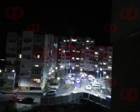 Едно семейство ще прекара Коледа на улицата! Апартамент пламна в Бургас