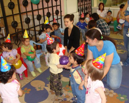 Над 600 деца, лишени от родителска грижа, ще посрещнат празниците в институции