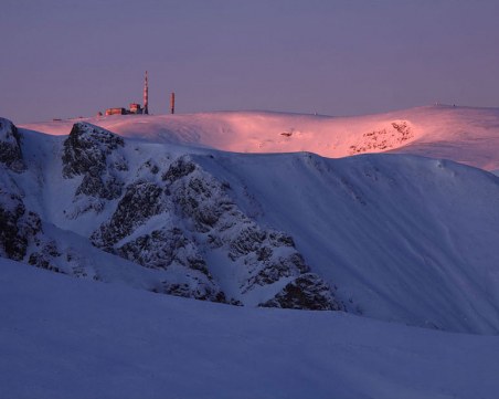 Ураганно на Ботев! Условията в планините са опасни, условията за ски и туризъм не са подходящи