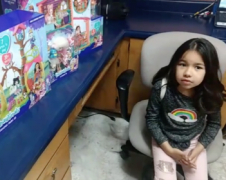 Балон с писмо до Дядо Коледа направи чудо за малко момиченце