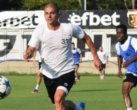 Ботев (Враца) иска Симеон Райков