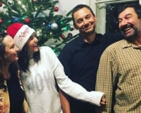 Нина Добрев в София за Коледа СНИМКИ