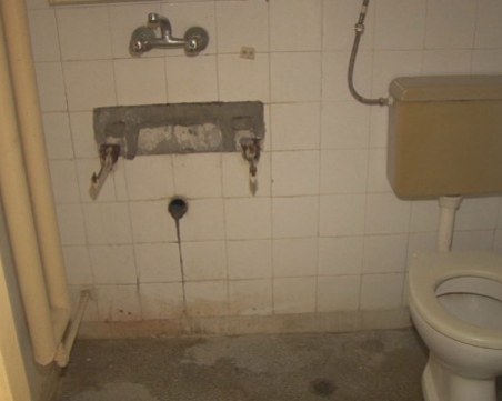 По Коледа стават чудеса: благодарен пациент ремонтира болничната си стая