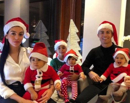 Вижте Коледата на Меси, Роналдо и Неймар