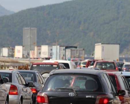 Започва голямото прибиране след празниците! Ограничават движението на камиони