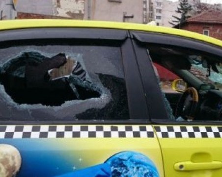 Деца изпотрошиха над 10 таксита в столицата