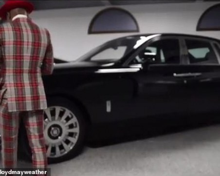 Флойд Мейуедър се глези с автопарк за 1.5 милиона паунда СНИМКИ