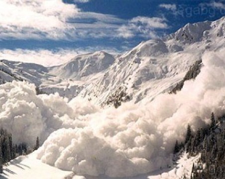 Лавина затрупа дете, след 40 минути под снега го откриха живо