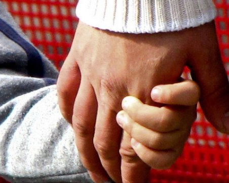 Норвежка майка бяга в Полша, за да не й отнемат детето