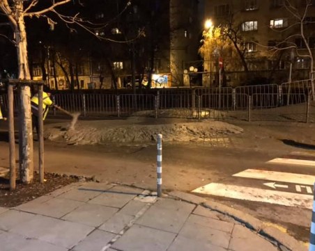 Пяна извира от булевард в София!