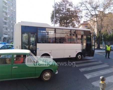 Пловдивски шофьор на автобус натисна рязко спирачките, прати жена в болница
