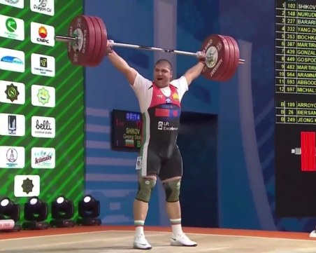 Щангистът Георги Шиков дочака своя миг, гледа към Токио 2020 СНИМКИ