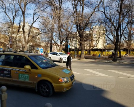 Traffic Пловдив: Колите пак в насрещното, въпреки че отвориха улицата до Понеделник пазара СНИМКИ