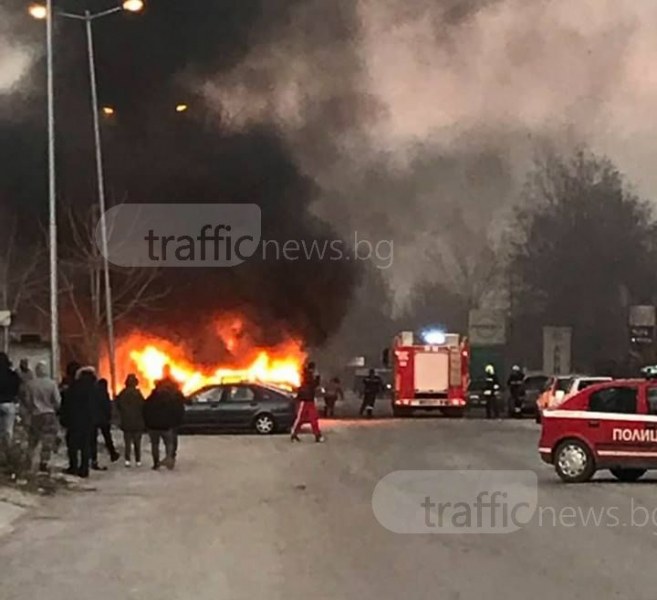 Бус пламна като факла в Пловдив! Запали се още една кола с газова уредба СНИМКИ