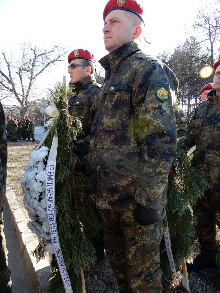 Почетоха жертвите от атентата в Кербала пред паметника в Карлово СНИМКИ