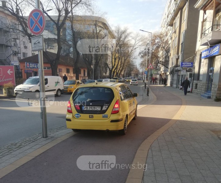 Таксиметров шофьор обърка велоалея с улица СНИМКИ