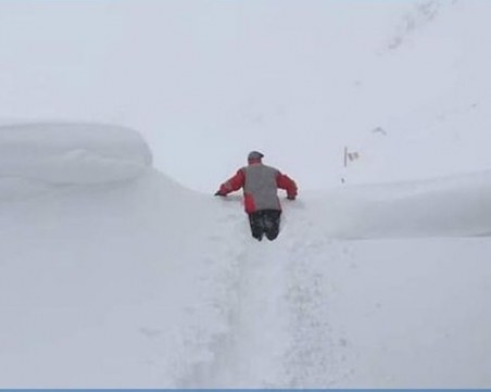 Два метра сняг натрупа в Румъния! А у нас? СНИМКИ