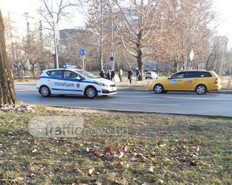 Две коли се блъснаха в Пловдив, на мястото има полиция СНИМКИ