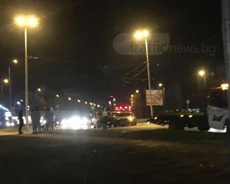 Катастрофа в Тракия! Две коли се удариха на кръгово СНИМКИ