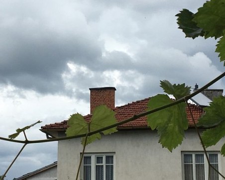 Обраха възрастен мъж пет пъти за месец