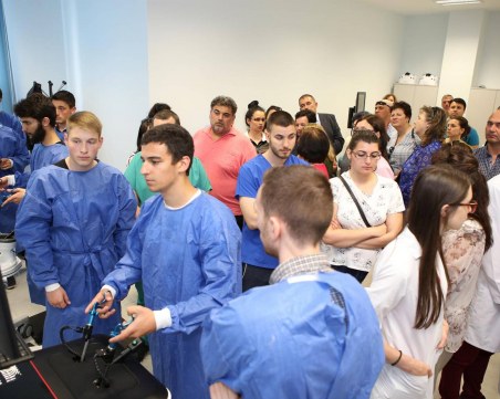 Сложни операции без риск за пациента правят студентите на Медицинския университет