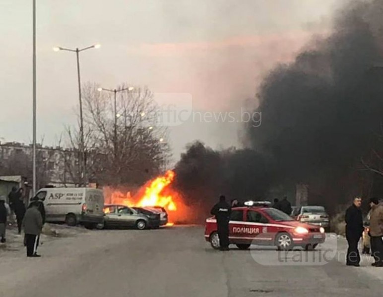 Още 3 автомобила са засегнати от пламъците на запалилия се бус в Пловдив