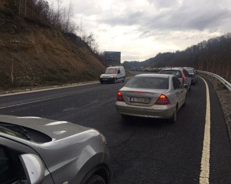 Кошмар на Маказа и през зимата! Час и половина се чака за влизане в Гърция СНИМКИ