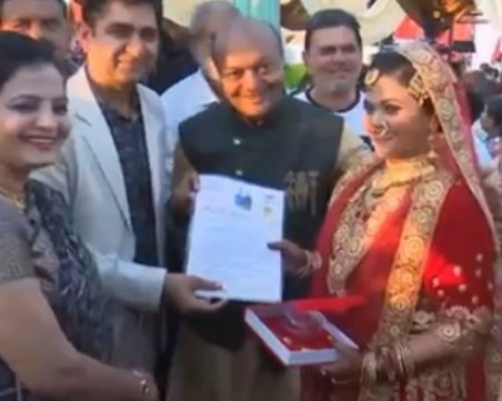 Милионер плати 261 сватби на жени без бащи ВИДЕО