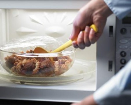 Учени развенчаха няколко мита за вредата на микровълновата