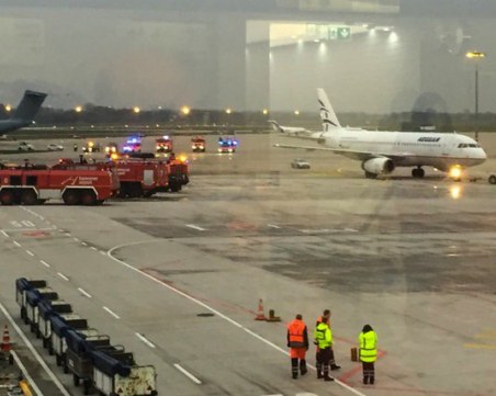 Затвориха летището в Хановер заради инцидент с кола