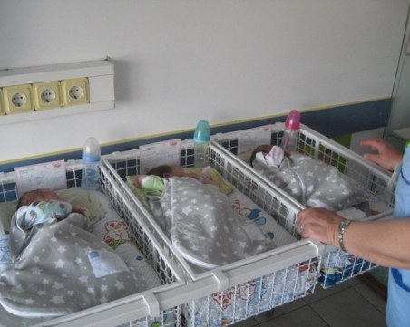 Антирекорд! 46 222 бебета се родиха тази година в България