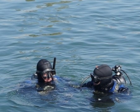 Полицаи и водолази търсят 25-годишен мъж, изчезнал след спор с жена му