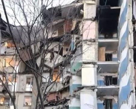 Трима души загинаха, след като блок се срути в Русия