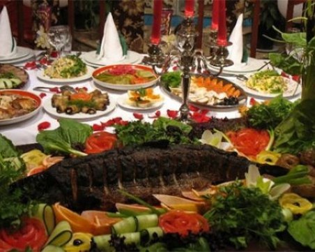 Вече сте на трапезата, хапвайте смело! Но как да не качим излишни килограми?