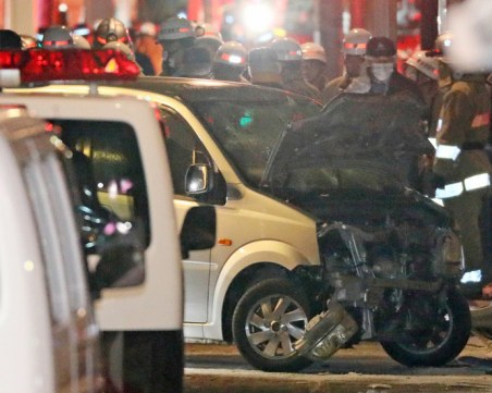 Миниван се вряза в празнуващи в Токио, има ранени