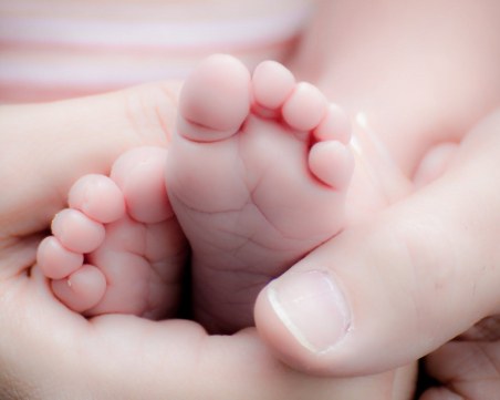 Момиченце от Пловдив е първото бебе за 2019-а ВИДЕО