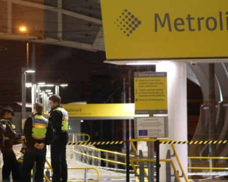 Намушкаха трима души на гара в Манчестър, нападателят крещял “Аллах“