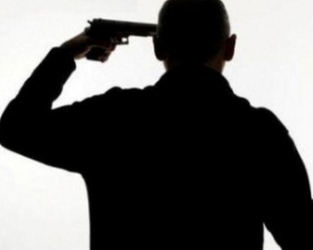 Мъж се простреля с газов пистолет, с опасност за живота е