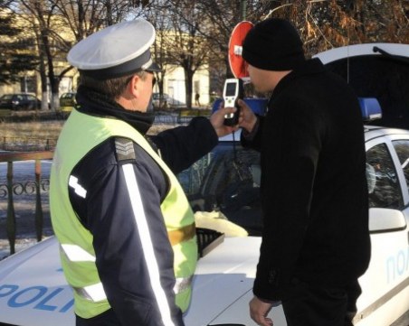 28-годишен от Асеновград загази! Спипаха го друсан зад волана