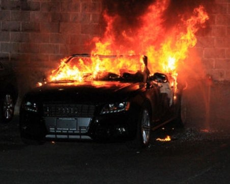 6 коли изгоряха като факли тази нощ, пламъци застигнаха и жилищата