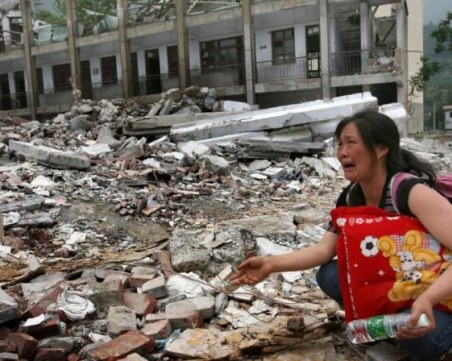 Близо 800 души са ранени след силен трус в югозападен Китай