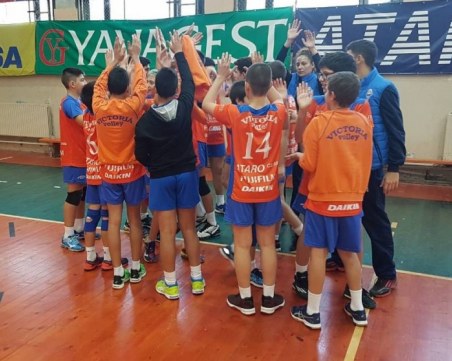 Виктория Волей и СК Строител на тристранен турнир в Стара Загора