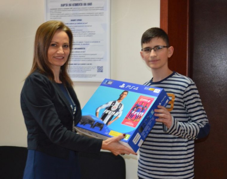 Шестокласник от Пловдив спечели плейстейшън от НАП СНИМКИ