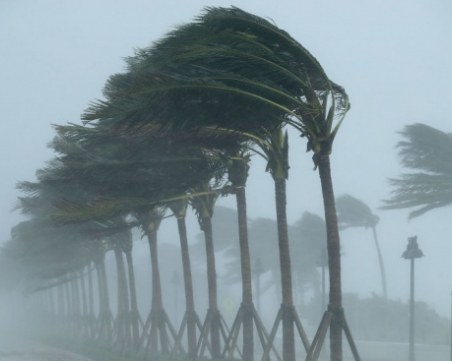 Българи са на пострадал от бури остров в Тайланд